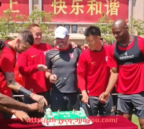 jiuyou九游娱乐-拜仁幕后“拜屏幕”含义及相关德甲球队趣事