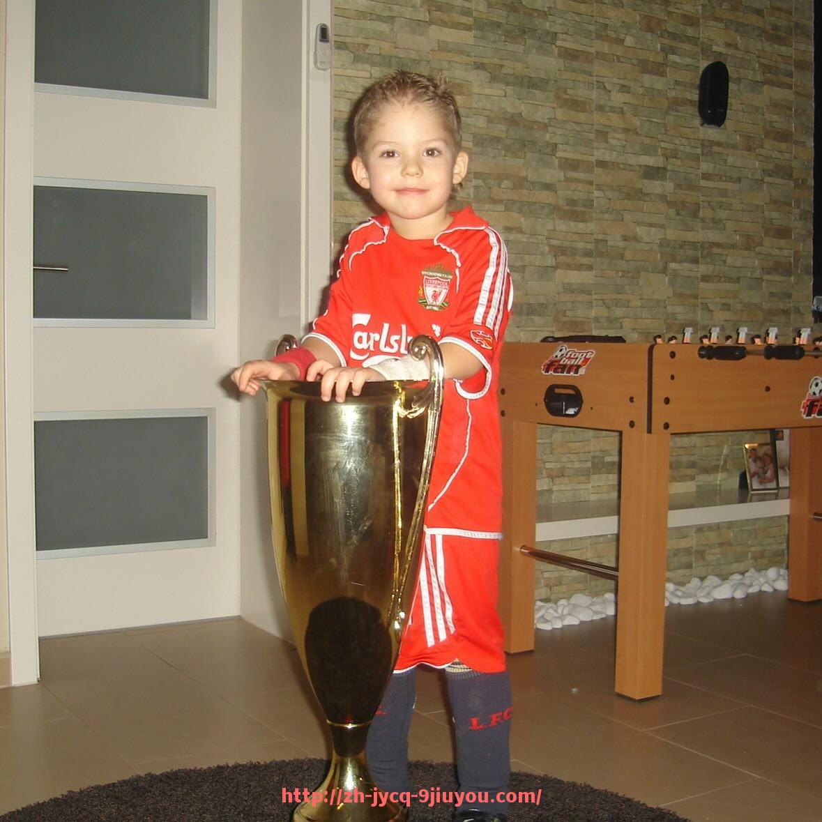 jiuyou九游娱乐-2025年世俱杯官方纪念币设计解析及发行背景介绍